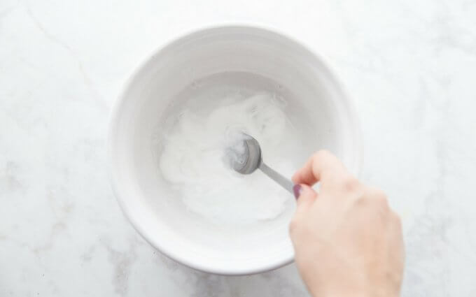 Liquid starch slime mixing glue and water