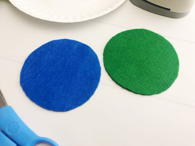 cut circles from felt